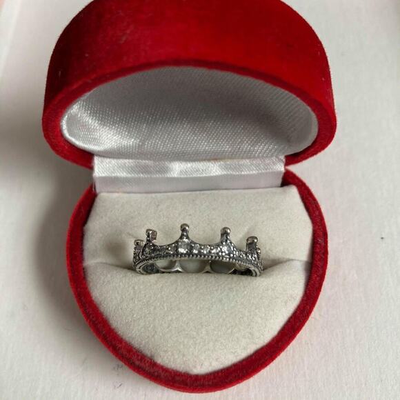 Size 8 Clear Sparkling Crown Silver Ring - Picture 2 of 8